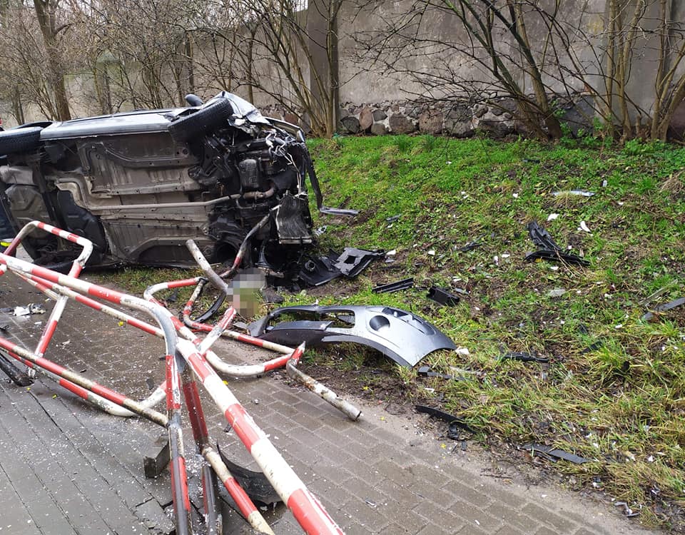 Mimo złych warunków nie zdjęła nogi z gazu. Straciła prawo jazdy