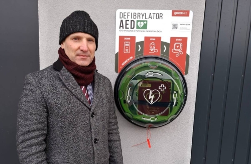 Cztery nowe AED w gminie Koło. Lokalizacje nieprzypadkowe