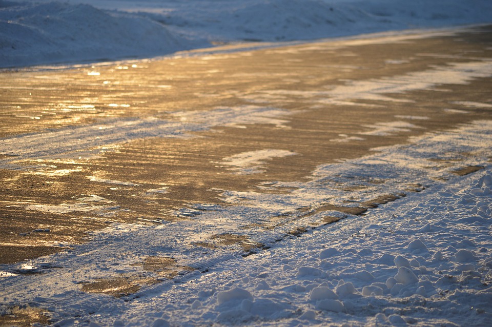 IMGW wydało ostrzeżenie meteorologiczne dla naszego powiatu. Uwaga kierowcy!