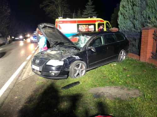 Nie dostosował prędkości i wjechał w tył innego pojazdu. Jedna osoba w szpitalu