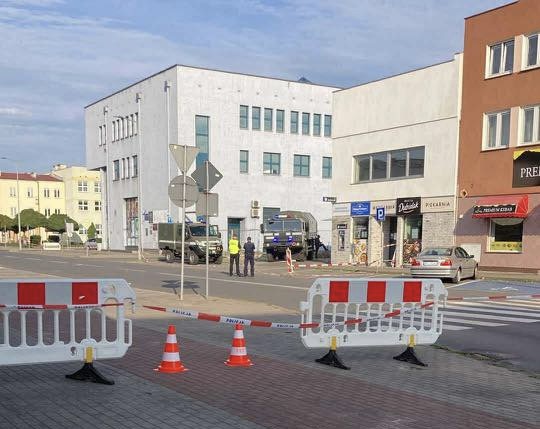 Niewybuchy znalezione na terenie rozbiórki sparaliżowały centrum miasta