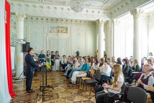Wzruszające pożegnanie w liceum plastycznym