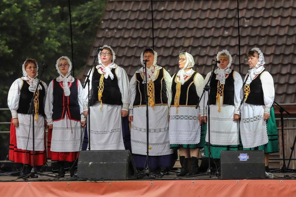 Zespół Nadnerzanki z I miejscem na Festiwalu Kultury Ludowej w Zagrodzie Borowo