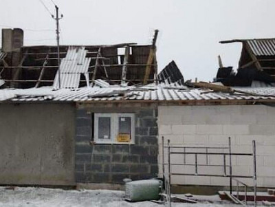 Dom nauczycielki został zniszczony przez burzę. Uczniowie ruszyli na pomoc!