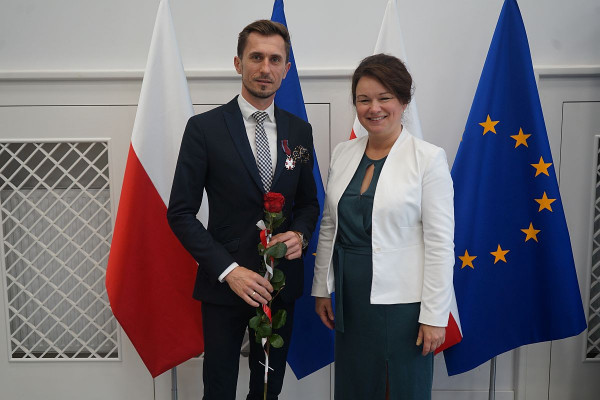 Sekretarz Powiatu Kolskiego odznaczony Srebrnym Krzyżem Zasługi