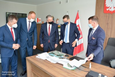 Premier RP Mateusz Morawiecki na roboczym spotkaniu w kolskim Starostwie