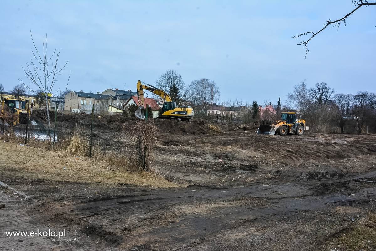 Ruszyły prace budowlane na placu przy MDK