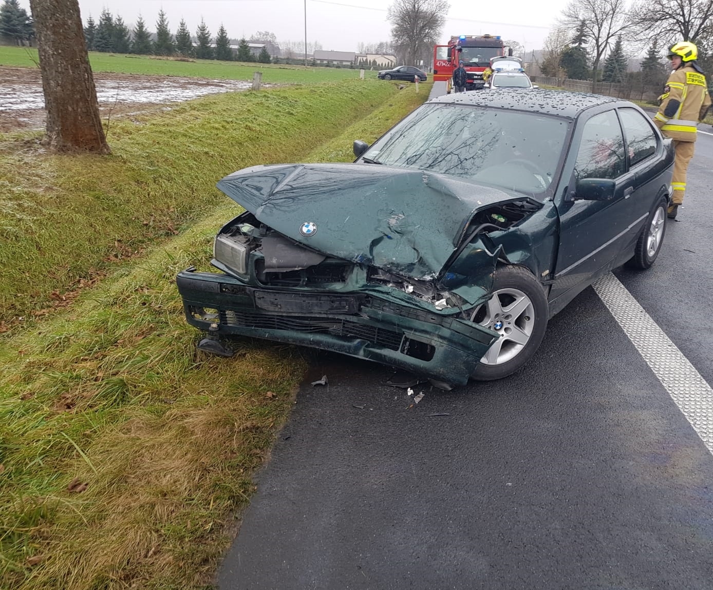 Skręcając w lewo doprowadził do kolizji trzech pojazdów