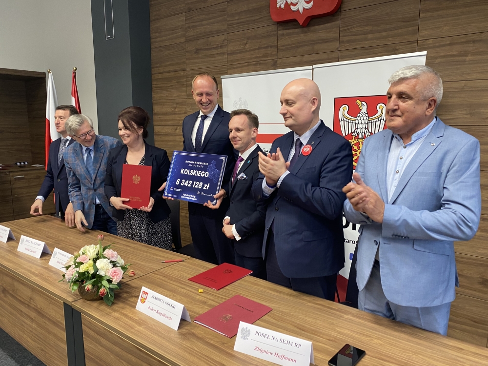 Samorządowcy podpisali umowy na inwestycje drogowe. Łącznie to ponad 10 milionów złotych!