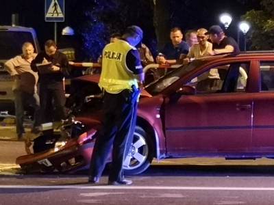 Zderzenie samochodów na skrzyżowaniu w Kłodawie