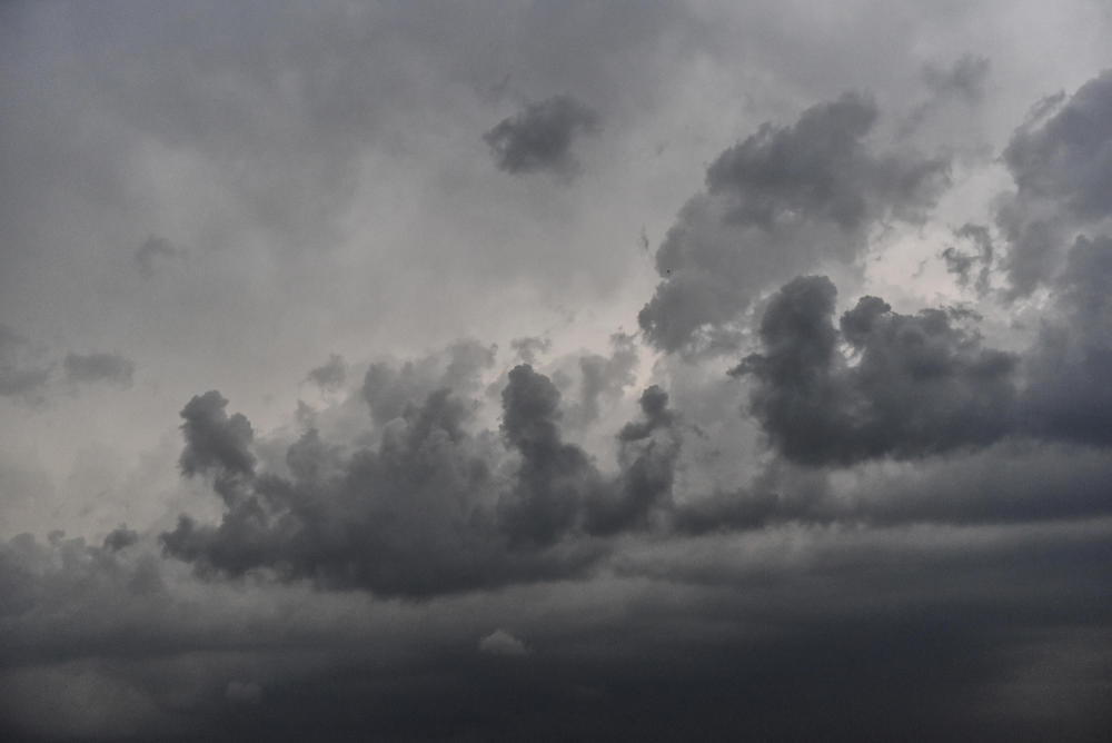 Synoptyk IMGW: poniedziałek z silnymi burzami i wiatrem do 110 km/h