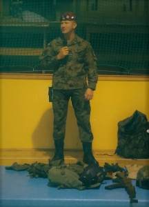 Wizyta żołnierza w Szkole Podstawowej w Głębokiem