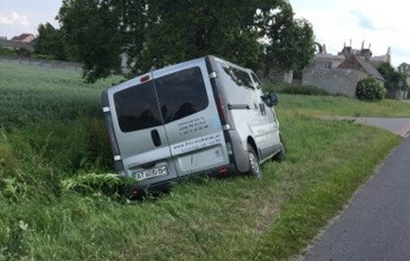 Mieszkaniec Ukrainy wjechał do rowu busem