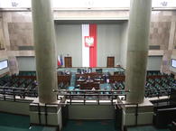 Sejm: opozycja przeciw ustawie o wydłużeniu kadencji samorządów