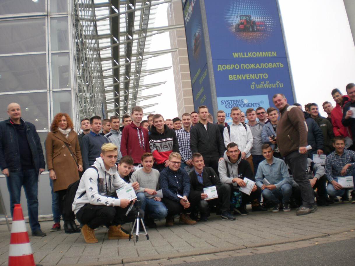 Uczniowie ZSCKR w Powierciu  na Targach AGRITECHNICA w Hannoverze