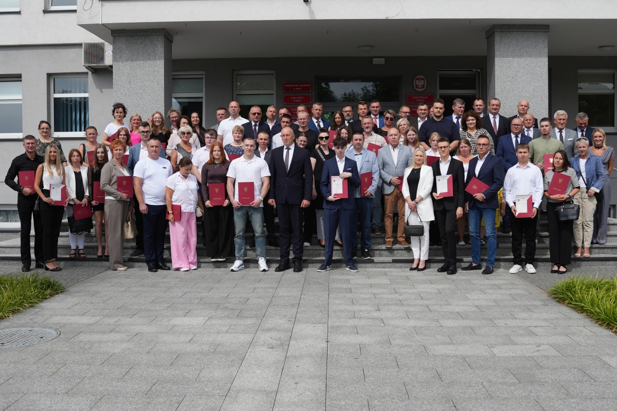 26 uczniów otrzymało Stypendia Starosty Kolskiego za rok szkolny 2024/2025 [FOTO]