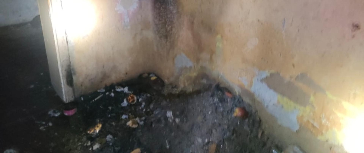 Wysypał żar z piecyka. Chwile później pojawił się ogień