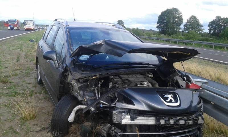 DĄBIE: Zderzenie samochodów na autostradzie A2