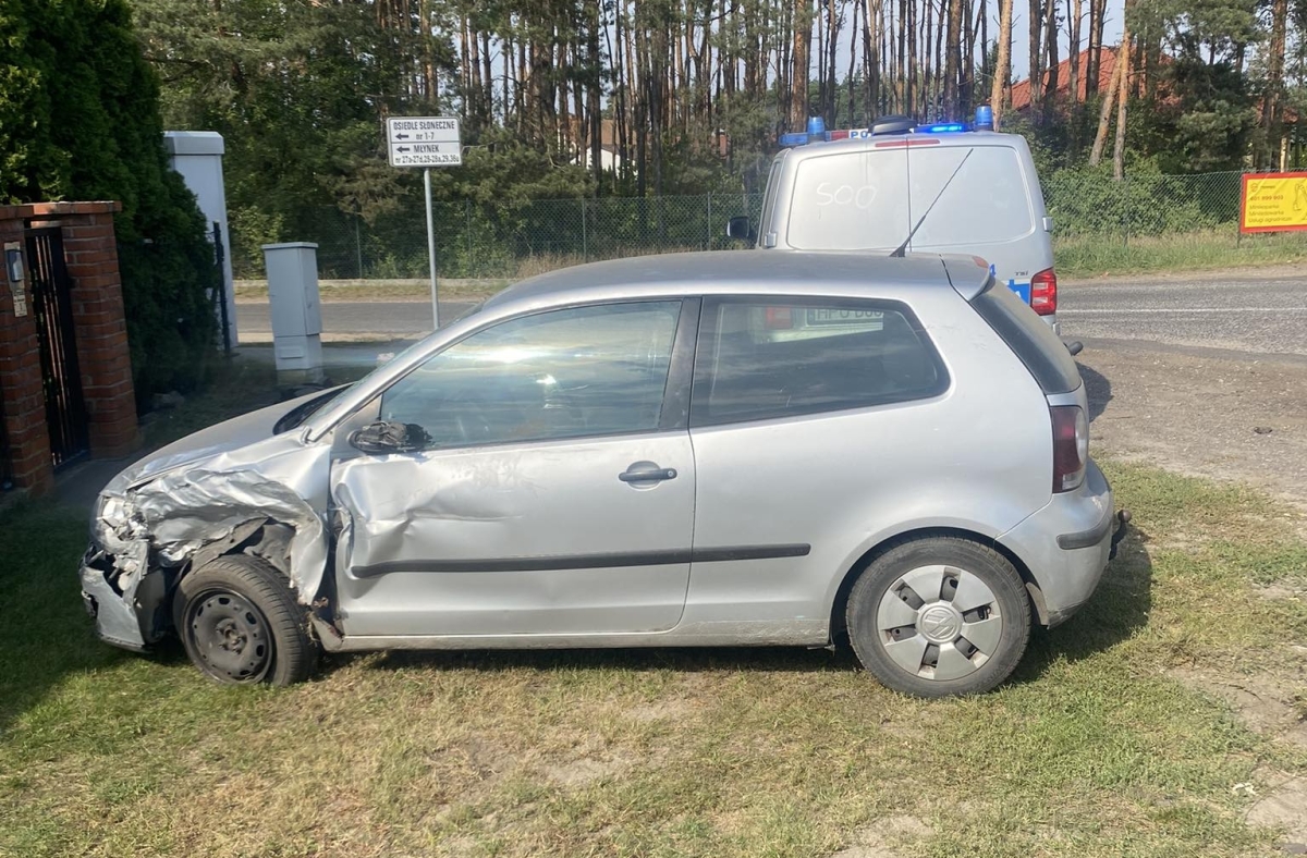 Bez uprawnień i pod wpływem alkoholu. 28-latek wypadł z drogi