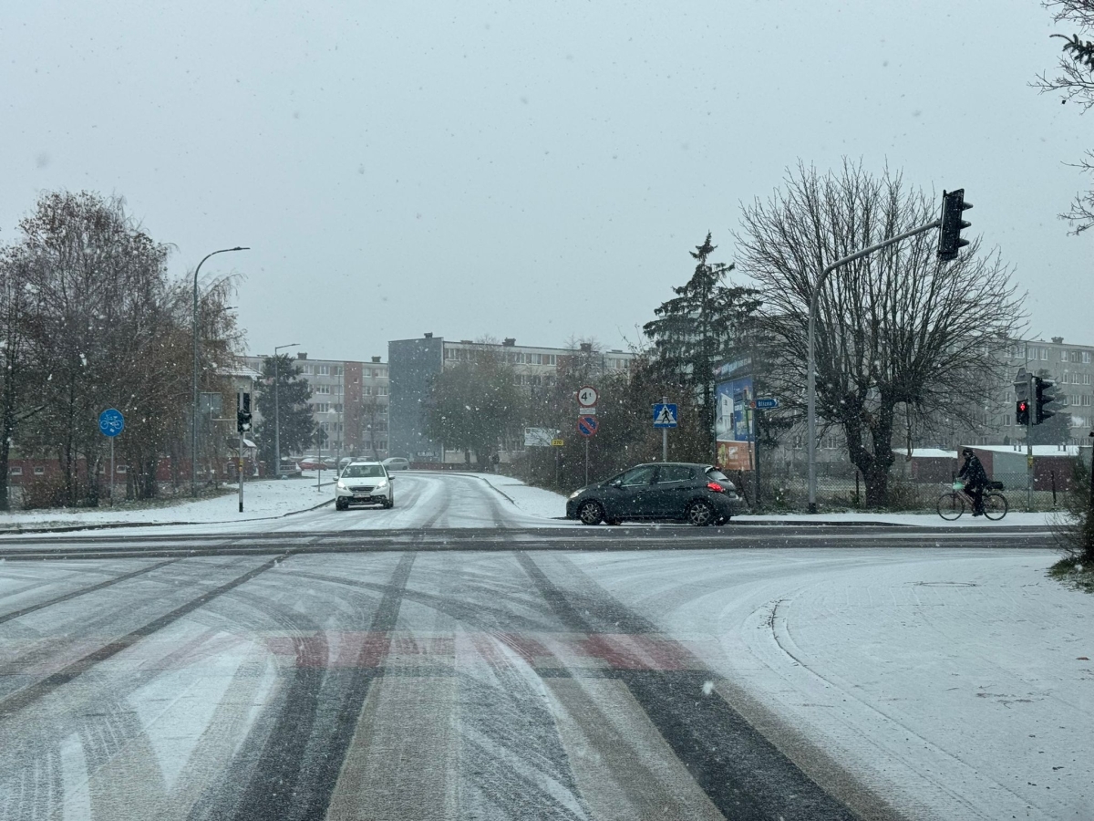 Biało w Kole. Kierowcy muszą uważać bardziej niż zwykle