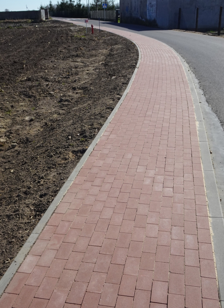 Budowa chodnika na ul. Polnej w Gminie Przedecz zakończona