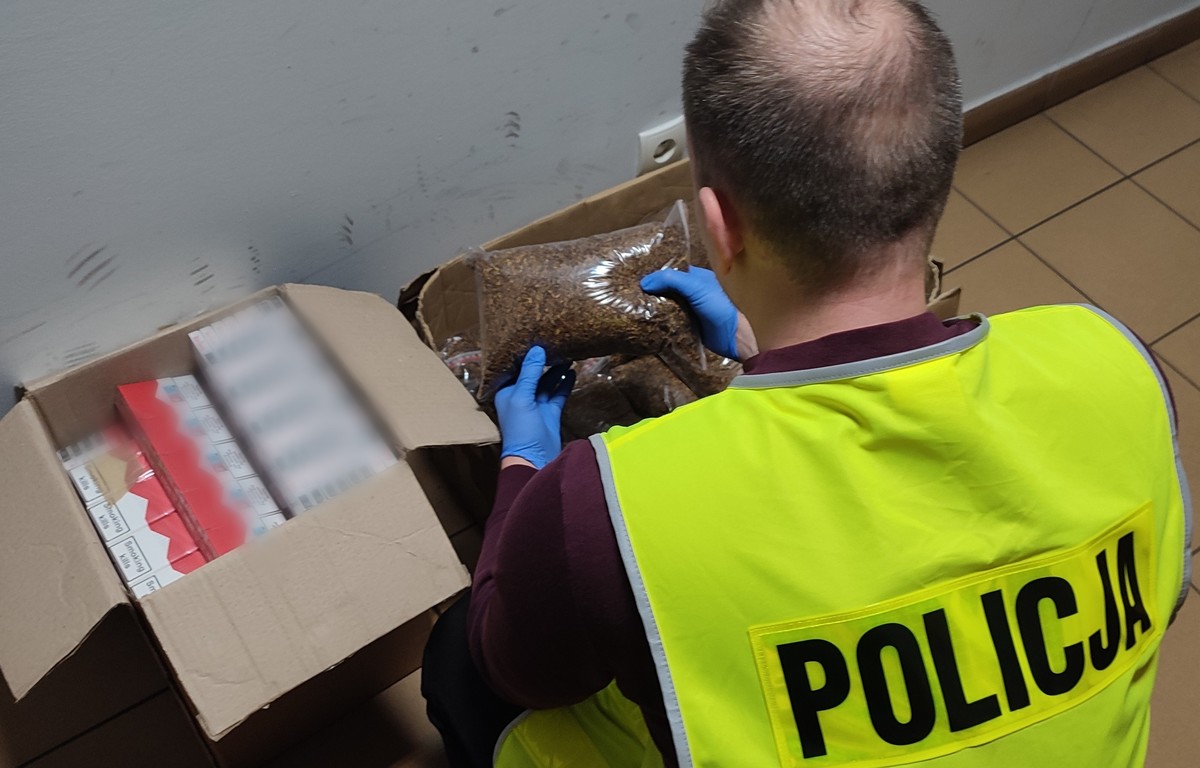 W mieszkaniu miał 30 tysięcy papierosów bez akcyzy. Wpadł podczas akcji policji