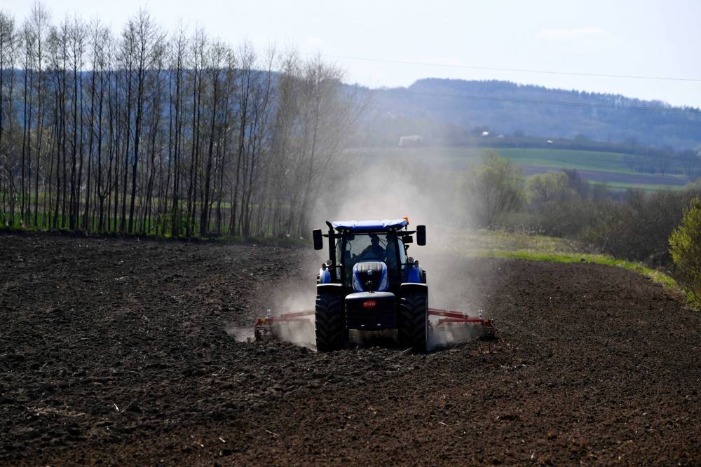 MRiRW: w związku z wojną na Ukrainie rolnicy będą mogli zagospodarować ugor
