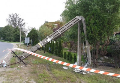 Prowadząc pod wpływem alkoholu wpadł w słup energetyczny