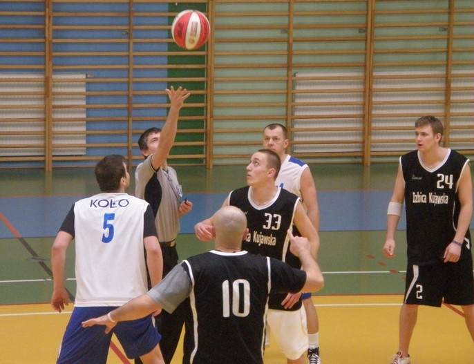 Pingwiny liderem ligi streetball