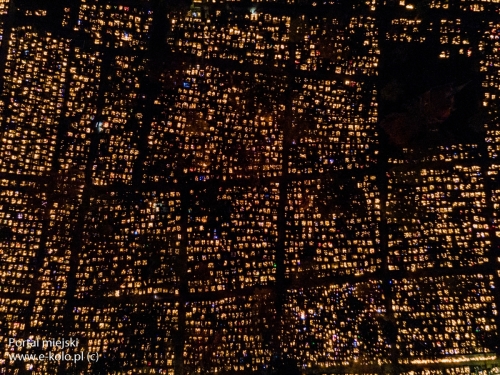 Zobacz, jak wyglądał cmentarz przy Poniatowskiego nocą [FOTO]