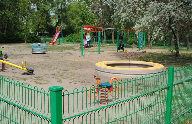 Centralny plac zabaw prawie gotowy