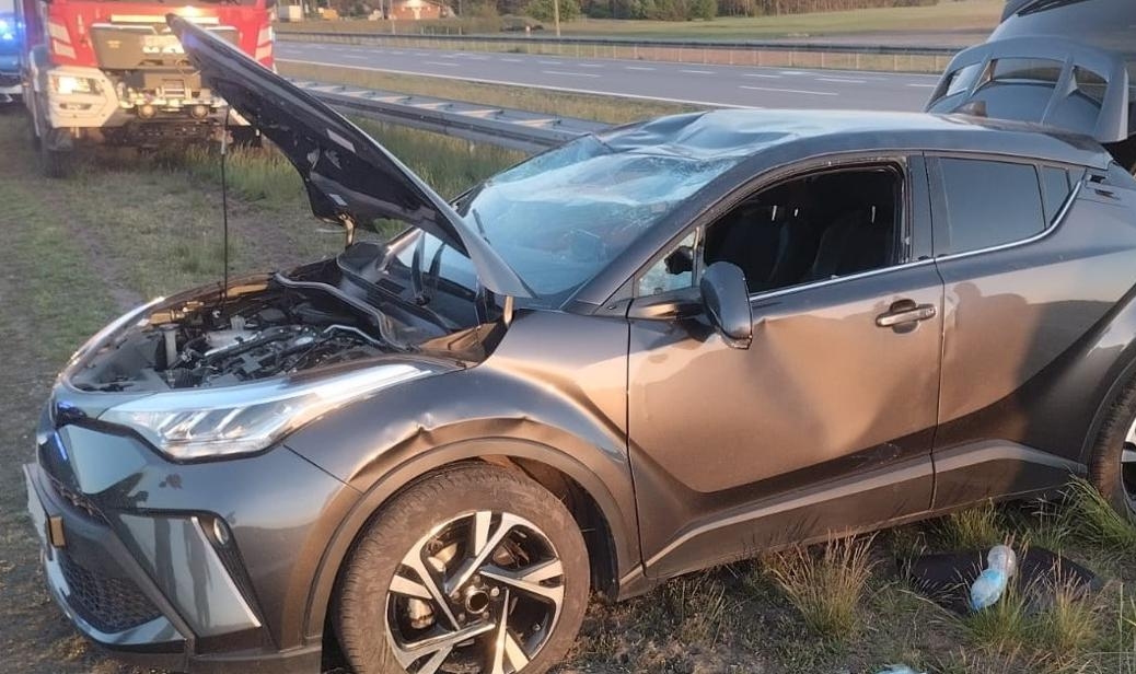 Kierowca Toyoty zasnął za kierownicą. Konieczna interwencja służb