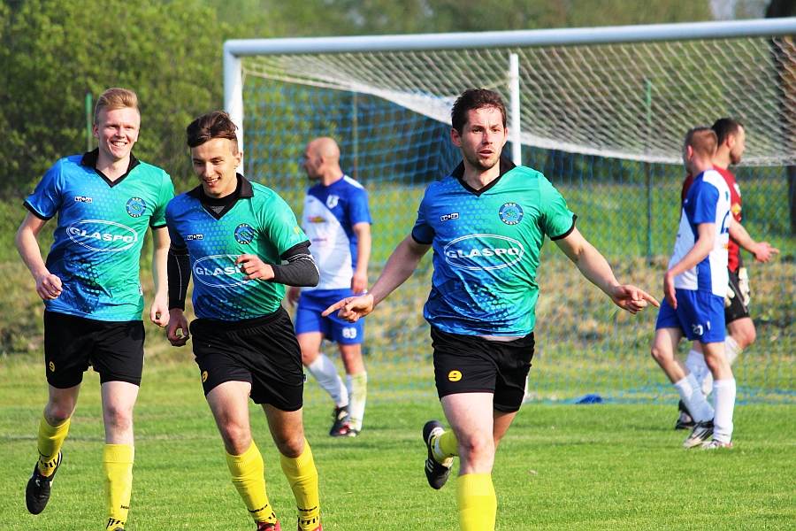 Wielkie Derby Dąbia na stadionie w Domaninie