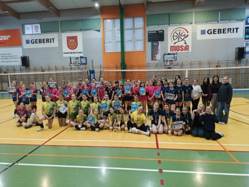 Turniej minisiatkówki dziewcząt w Kole. Rywalizacja o Puchar Starosty Kolskiego