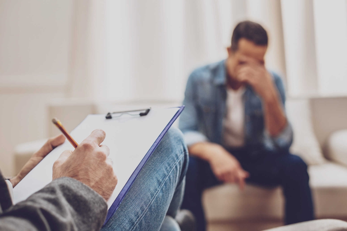 Konsultacje psychologiczne - kiedy warto skorzystać z pomocy specjalisty i jak wygląda pierwsza wizyta?