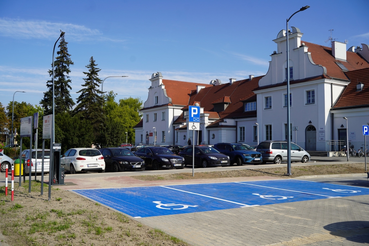 Koniec błota i wybojów przy dworcu w Kole. Zobacz, co się zmieniło [FOTO]
