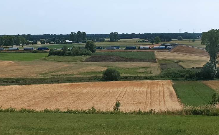 Po wypadku busa A2 zablokowana w kierunku Poznania. Pasażer zmarł mimo reanimacji