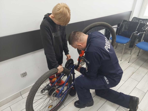 Chętnych nie brakowało - policjanci znakowali rowery