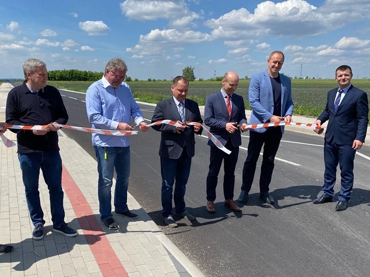 Odbiór przebudowy drogi w Leśnicy. Mieszkańcy wielu gmin z niej korzystają