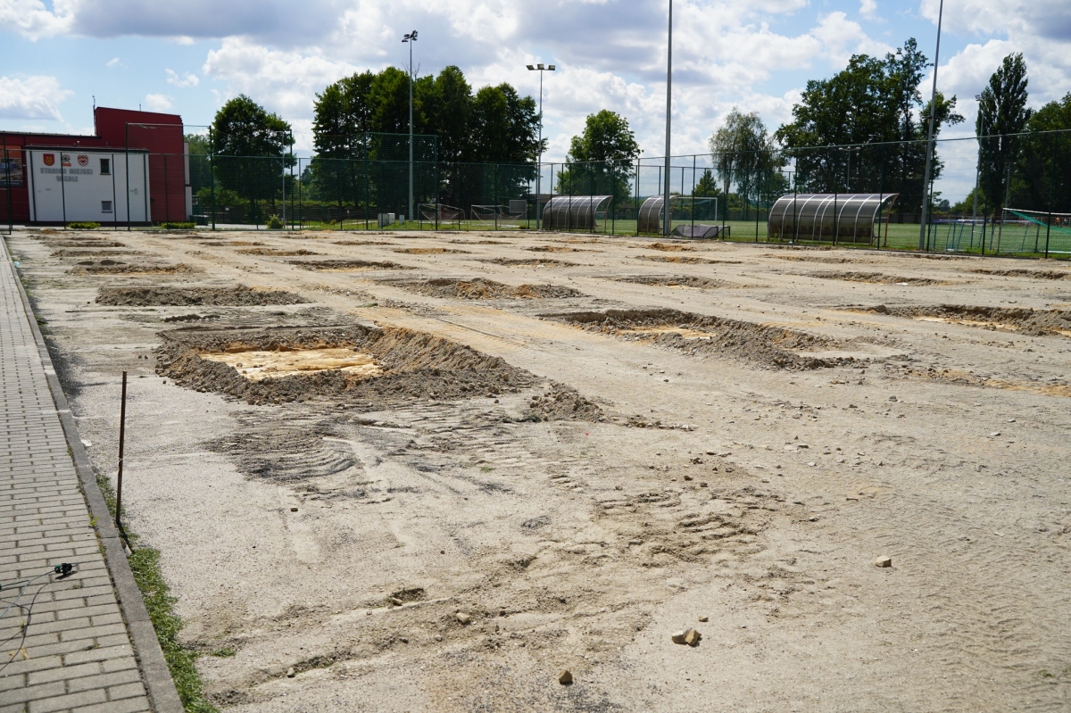 Remont boisk sportowych na stadionie MOSiR w Kole