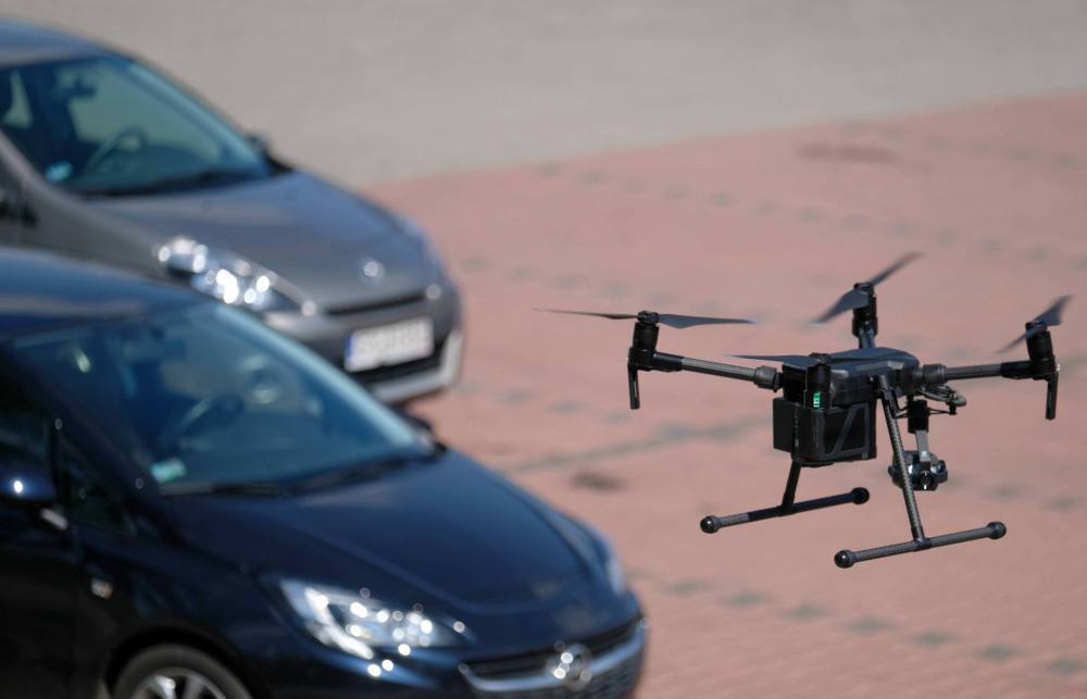 KGP: drony i śmigłowce kontrolowały ruch na drogach w długi weekend