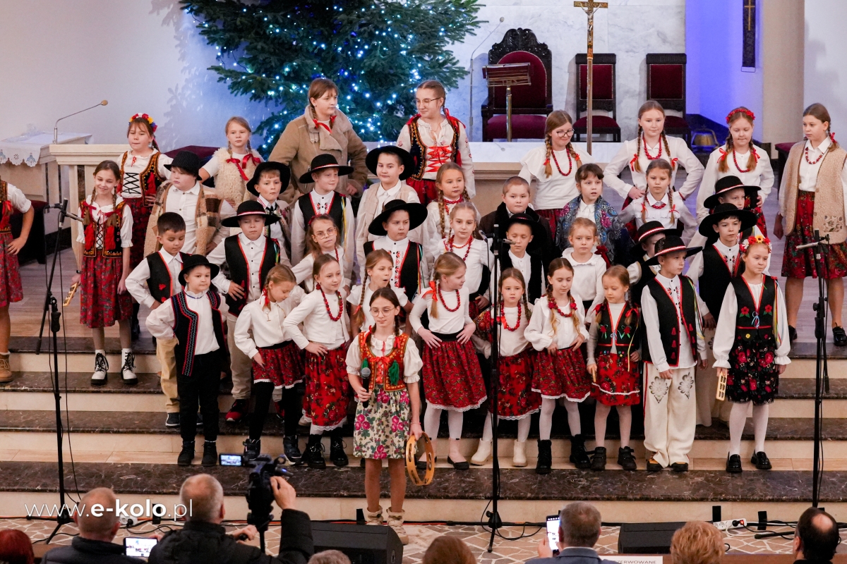 Kolędowanie w Kole z udziałem uczniów i chóru z Wielunia [FOTO]
