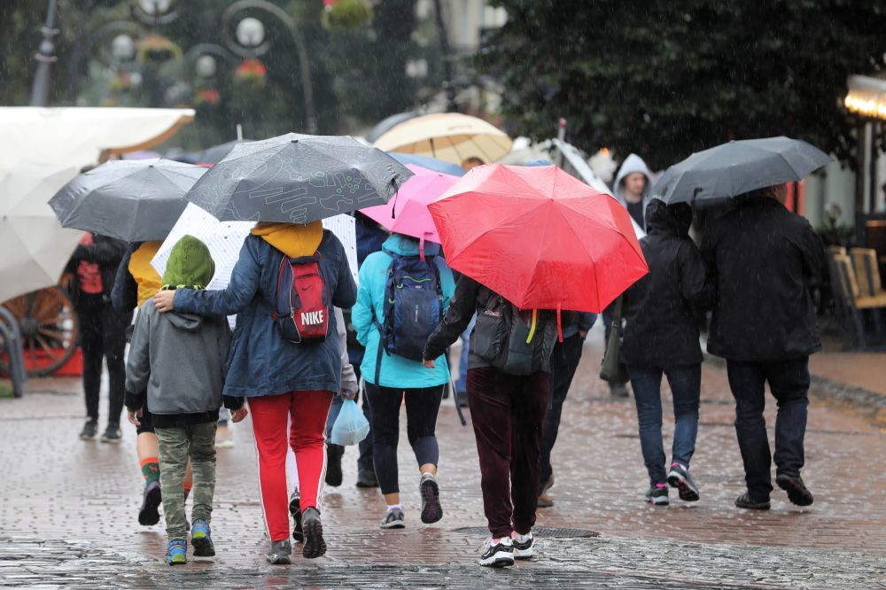 Synoptyk IMGW: w sobotę deszczowo i burze