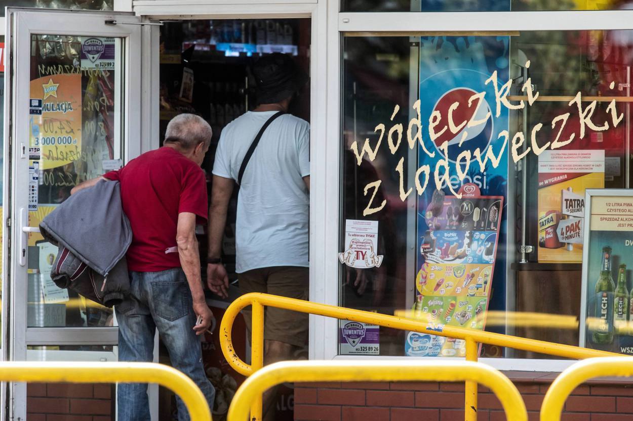 Polacy przeciwko ograniczeniom w sprzedaży alkoholu. Sprawdź wyniki badania opinii