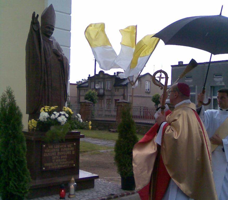 Pomnik Jana Pawła II w Babiaku