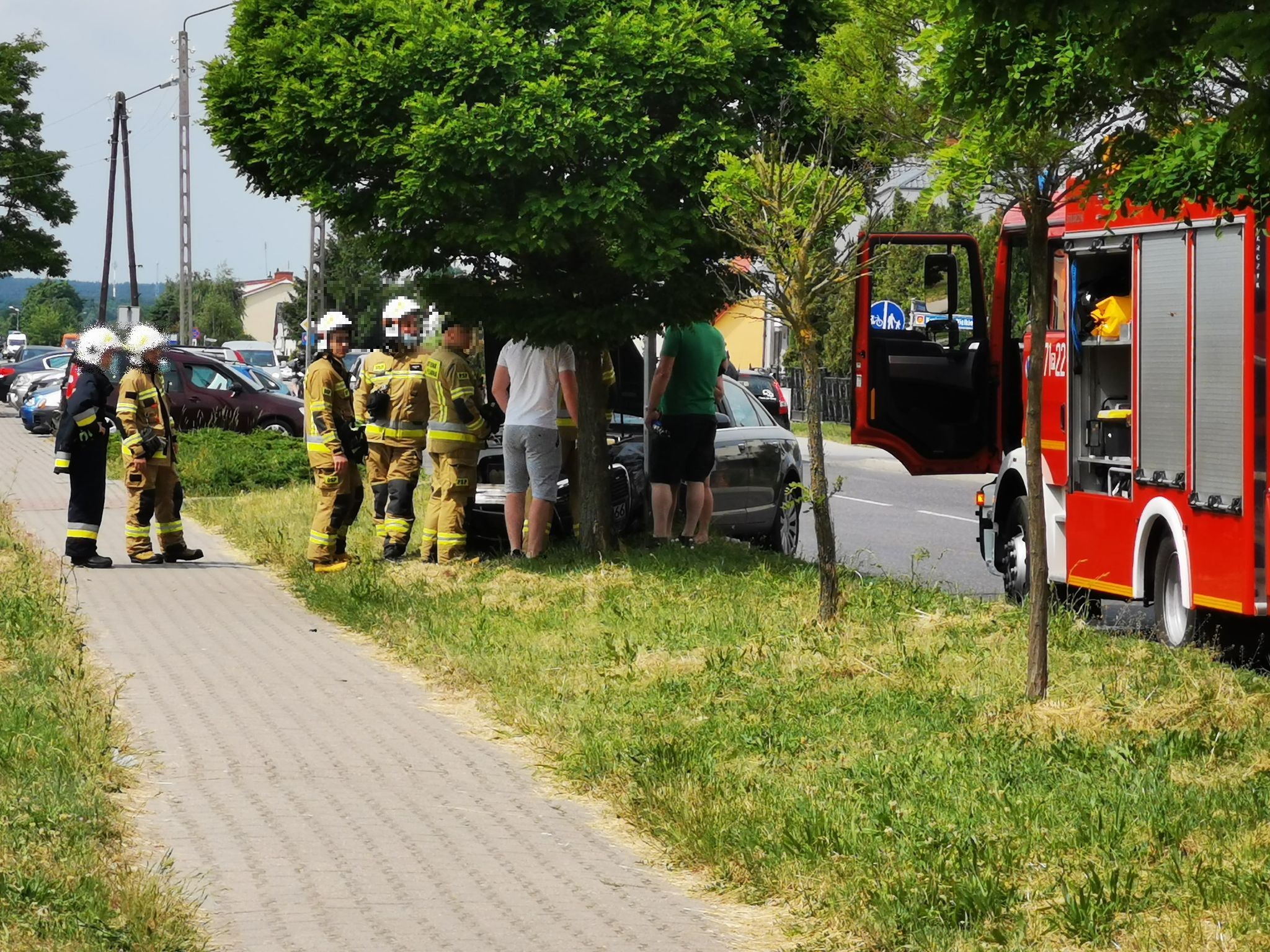 55-latka zjechała z drogi uderzając w słup