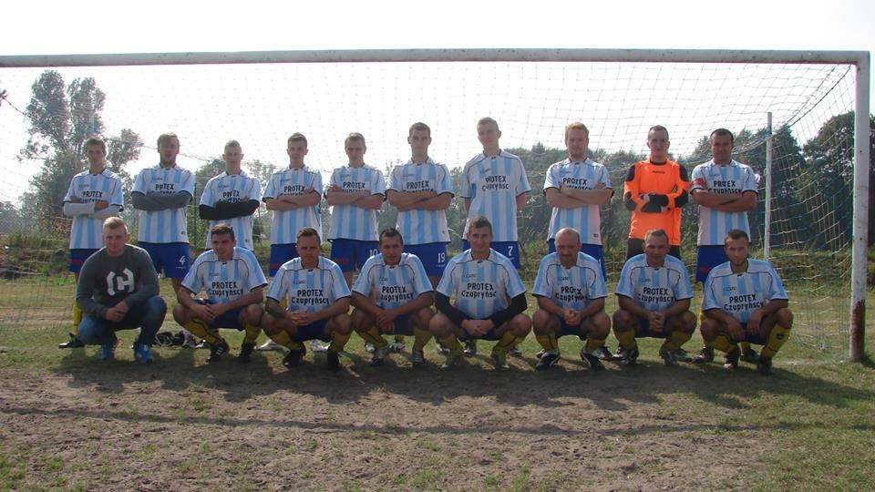 DĄBIE: Piłkarskie derby Dąbia wygrywa KP