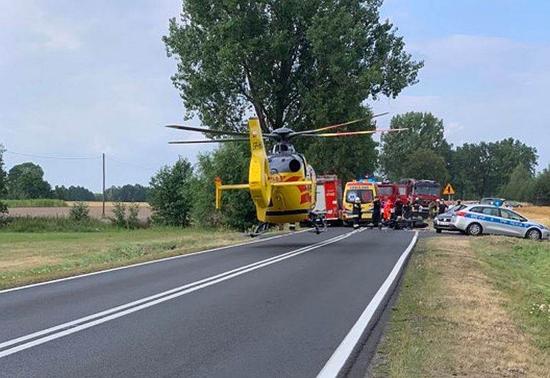 Zderzenie z motocyklem. Jedna osoba zabrana przez śmigłowiec