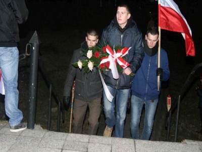 Na koniec złożyli kwiaty [FOTO]