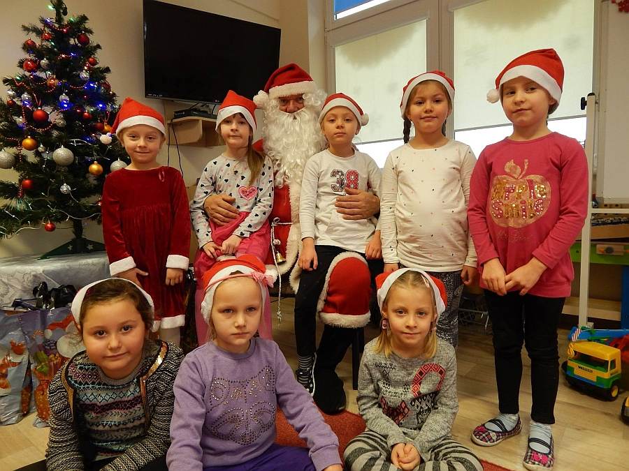 PM1: Mikołaj z prezentami odwiedził przedszkolaków